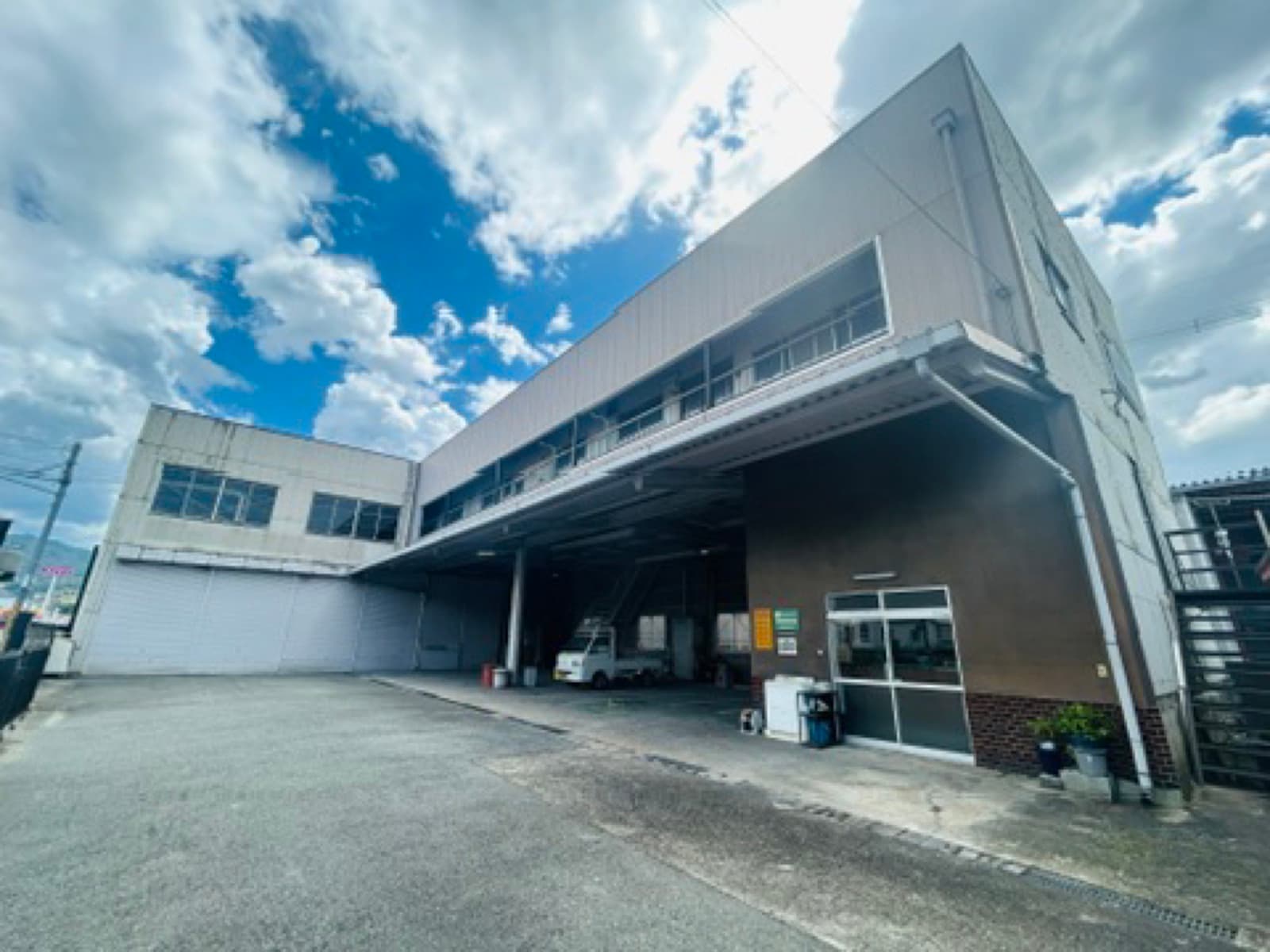 買い取った300坪の工場